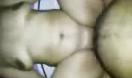 Tu peux tenir la caméra pendant que je chevauche sa grosse porno mom teach sex bite